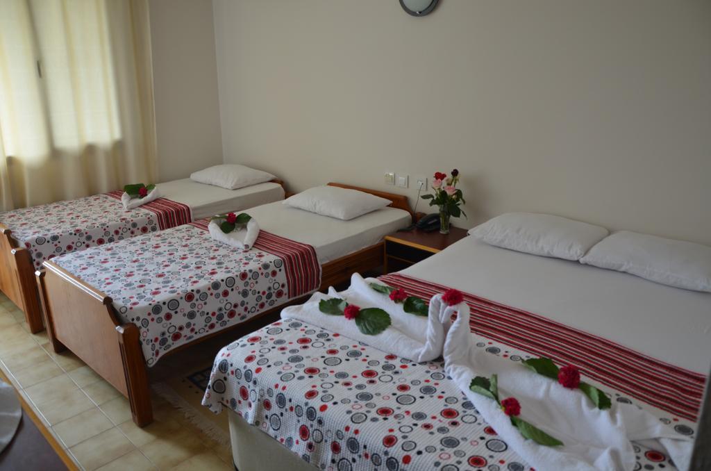 Dilek Hotel Menderes Habitación foto